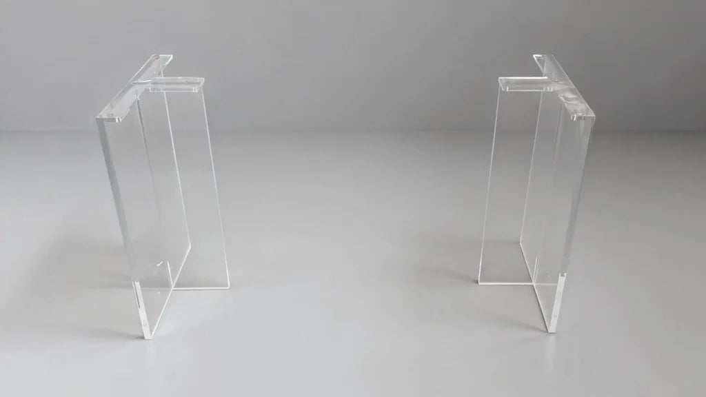 Adjust the table legs to the appropriate position.
